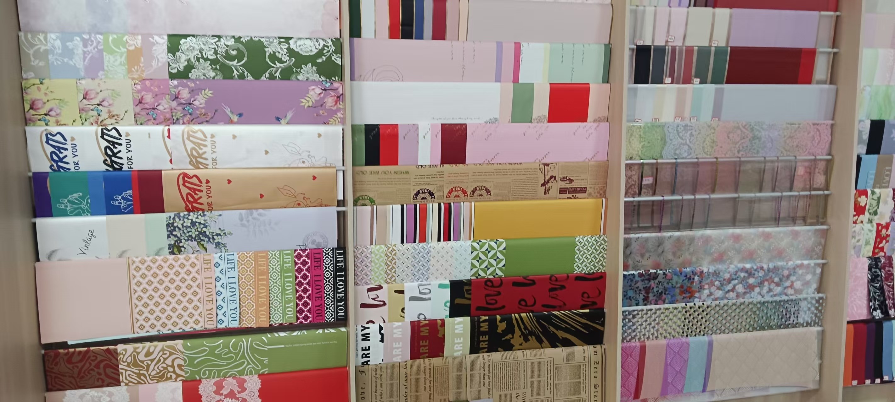 Últimos casos de empresas sobre Visitamos la fábrica de papel para envolver flores.