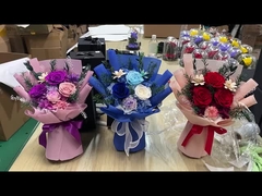 Alentine's Day, un ramo de rosas conservadas y flores de hielo azul helado para tu novia y mejor amigo