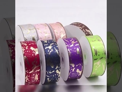 Embalaje de regalo con cinta de estampado en caliente