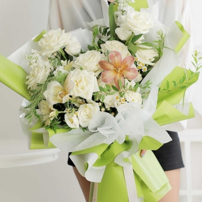 comprar Película plástica floral modificada para requisitos particulares del papel de embalaje del tamaño los 58*58cm para el florista Packing online manufacture