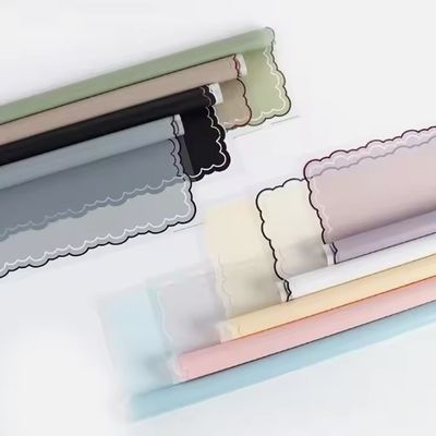 comprar Papel de envoltura de flores congelado con líneas onduladas Embalaje de regalo Envase de regalo a prueba de agua Fabricación en línea