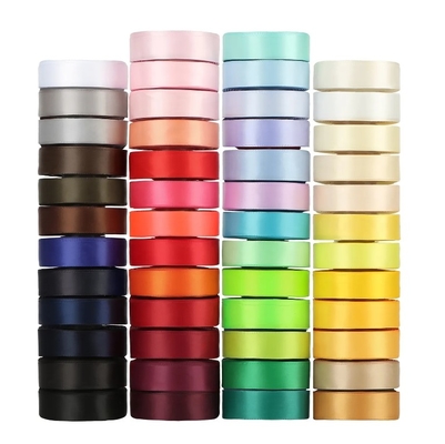 Un buen precio. 196 Color de la cinta de arco iris de doble cara 100% de poliéster de satén de envoltura de cinta de rollo en línea