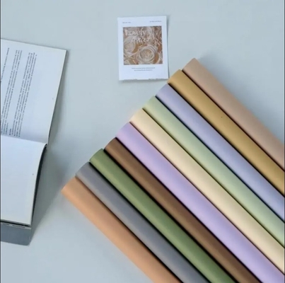 Un buen precio. 2024 Papel de color sólido impermeable mate coreano Papel de envoltura de flores Embalaje de ramos Suministros de floristería mayorista en línea