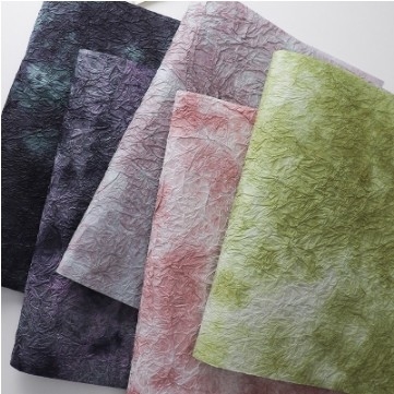 Un buen precio. Papel de textura plissada hecha a mano multicolor 60 * 60cm para el Día del Maestro Material de embalaje del ramo en línea