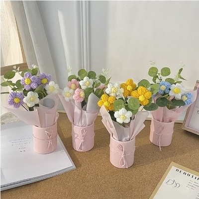 Un buen precio. Regalo para el Día de la Mujer Día de la Diosa Flor de Plush Abrazo Portátil Balde Flor Tejido a mano Bouquet en múltiples colores en línea
