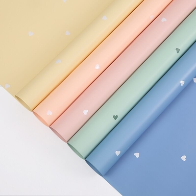 Un buen precio. Impresión de corazón del día de San Valentín Papel Oya Inodoro de color sólido Papel de envoltura floral para ramos Florista de grado 56cm*56cm Personalizado en línea