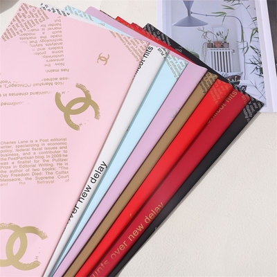 Un buen precio. Papel de embalaje impermeable de elegancia europea, periódico elegante, impresión floral, envase de regalo para ramos en línea
