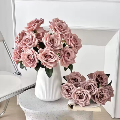 Un buen precio. Flor de rosa de seda artificial para la decoración de bodas en línea