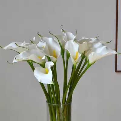 Un buen precio. Flores artificiales de EVA de alta calidad de verdadero tacto Calla blanca lirio para la mesa centro pieza boda fiesta decoración para el hogar en línea