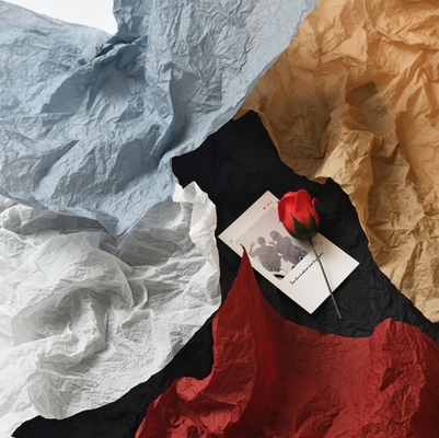 comprar Venta al por mayor de ramos de flores, papel de envoltura de flores, papel laminado a mano, papel pliegado, papel arrugado, floristería, floristería, papel de forma, revestimiento interior y papel de embalaje online manufacture