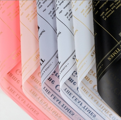 Un buen precio. Periódico inglés de estilo europeo, papel de ramo coreano, materiales de envasado de flores, cajas de regalo de arte floral, papel de regalo, papel de envasado de floristería en línea