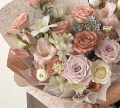 comprar Papel kraft retrógrado de pétalos mezclado con papel de embalaje de flores de papel Dongba online manufacture