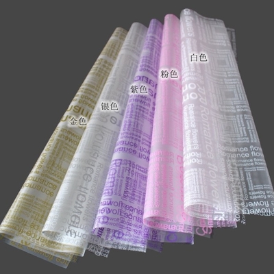 Un buen precio. Venta al por mayor de papel de regalo con letras en inglés, papel poliestireno semitransparente y materiales florales en línea