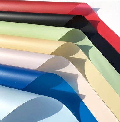 Un buen precio. Papel de flores envuelto en papel mate de color sólido, material de papel de embalaje de flores, papel de embalaje impermeable de bouquet de floristería, papel de plástico semitransparente en línea