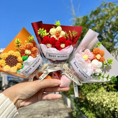 Un buen precio. Un mini rollo de flores artificiales de lana está listo como regalo para tu novia para el Día de los Niños el 1 de junio en línea