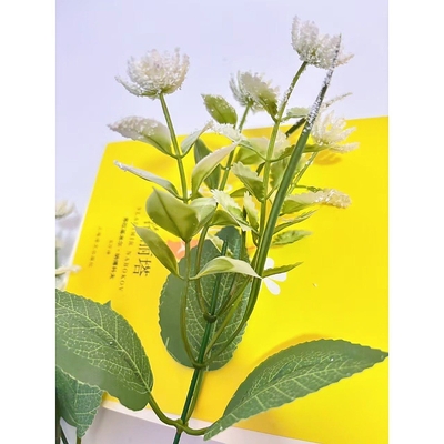 Un buen precio. El fabricante vende al por mayor nuevos tipos de plástico de flores artificiales sumergidas en arroz y osmanto para decoración del hogar, decoración de escritorio de flores artificiales y ornamentos de arreglo floral en línea