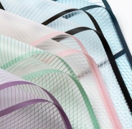 Un buen precio. Papel de embalaje de flores impermeable en línea