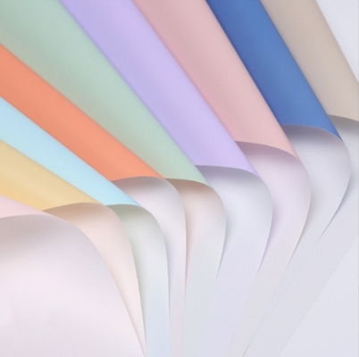 Un buen precio. Papel de embalaje de color dulce fresco de Lizhiran, papel de estilo coreano, papel Ouya de color sólido, papel espeso de dos colores impermeable en línea