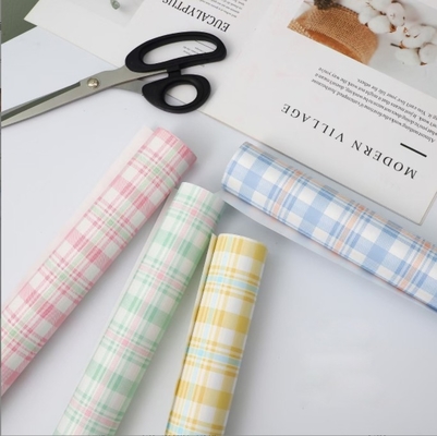comprar Dos colores cuadriculados retro Ouya papel envuelto en flores papel cuadriculado envasado en flores regalo ramos de papel de envoltura materias mayoristas online manufacture