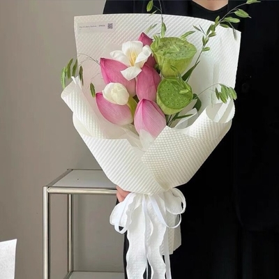 comprar Venta al por mayor de papel de envolver flores en relieve artístico tridimensional, impermeable, papel kraft para arte floral, embalaje decorativo para regalos online manufacture