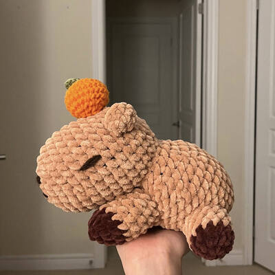 comprar Juguete de punto de capibara a medida Bollín de peluche hecho a mano Fabricación en línea