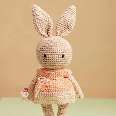 comprar Fábrica mayorista Niña de flores rosas de punto muñeca de crochet de Pascua Conejo Conejo Plush Animal relleno juguete hecho de poliéster de algodón PP Fabricación en línea