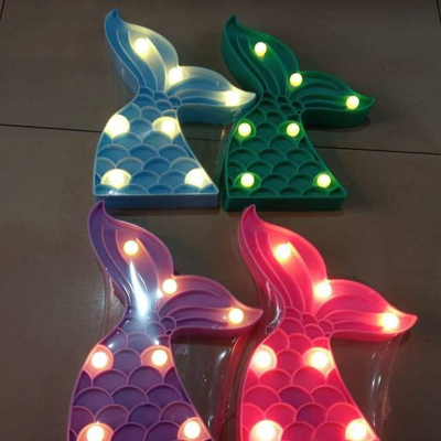 Un buen precio. Primeros clásicos de la torta del feliz cumpleaños de los artículos de la decoración de la fiesta de Navidad en línea