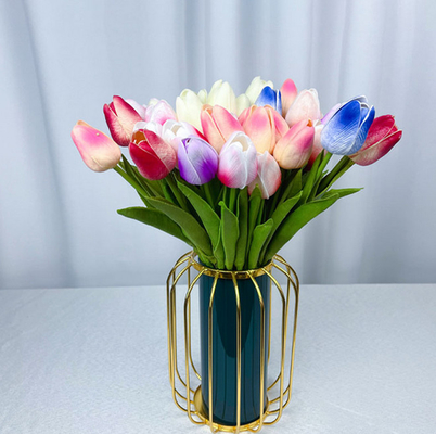 Un buen precio. Flores de tulipán de tacto real artificiales de plástico de sensación suave de Pvc de una sola rama de imitación para interiores en línea