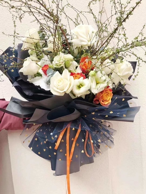 Un buen precio. Hojas del papel de envoltorio para regalos del feliz cumpleaños para las ocasiones especiales en línea
