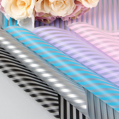 Un buen precio. Envase de flores de plástico envasado en papel Film-HPW08 tiras transparentes impresas en línea