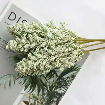 Buen precio Las flores artificiales impermeables para decorar el hogar crean un ambiente tranquilo en línea