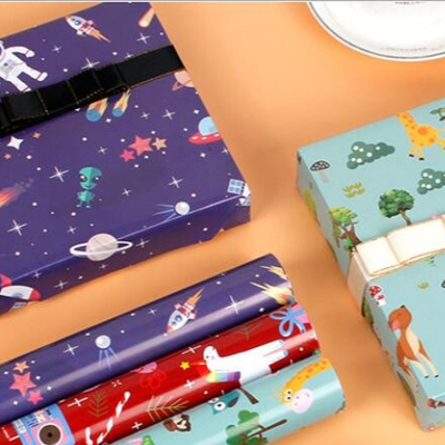 Un buen precio. Tecnología de impresión digital Rollo de papel de envoltura de regalo con acabado de superficie mate en línea