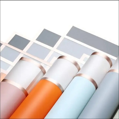 Un buen precio. Lado Dorado Papel de envoltura de flores impermeable coreano Suministros floristas Papel de embalaje colorido en línea
