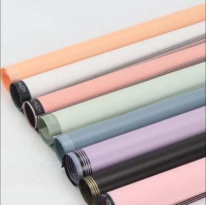 Un buen precio. Papel de embalaje de borde de oro a rayas de 57*57CM para envases de regalo artesanal de flores en línea