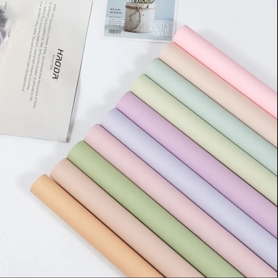 Un buen precio. Papel de embalaje de flores de color sólido ideal para la industria artesanal de regalos en línea