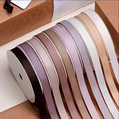 Un buen precio. Yama cinta de stock clásico de chocolate marrón claro grosgrain cinta de rollo para la caja de regalo de la deformación en línea