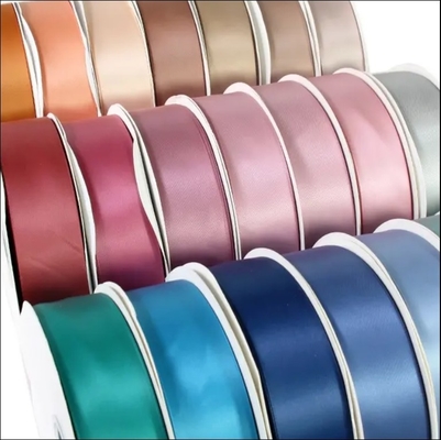 Un buen precio. Cinturón de satén de doble cara de 100 yardas 38 mm para la celebración de las fiestas en colores pastel en línea