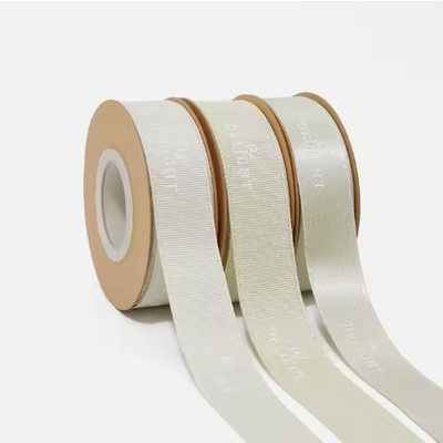 Un buen precio. Cinturón en relieve personalizado para embalajes artesanales Polyester sostenible Brillo satinado Grosgrain en línea