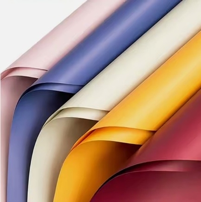 Un buen precio. Diseño al por mayor personalizado de color rosa puro embalaje de regalo papel de envoltura para ramo de flores en línea