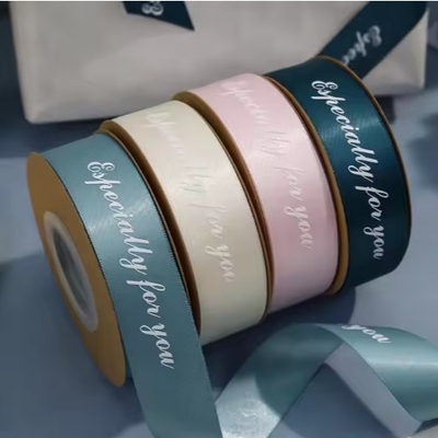 Un buen precio. Logotipo impreso a medida Rollo de cinta de satén Estampado en caliente Grosgrain decorativo para envoltura de regalos en línea