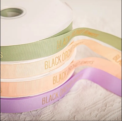 Un buen precio. Embalaje de regalo personalizado sostenible cinta de envoltura con papel de oro Impresión de logotipo en relieve 3d en línea