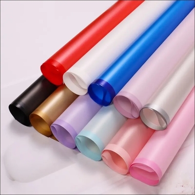 Buen precio Papel de florista a prueba de agua en 16 colores para envolver flores en línea