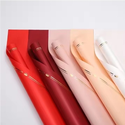 Un buen precio. Papel de envoltura de flores impermeable de 50 g con patrón de corona Embalaje de regalo personalizado en línea