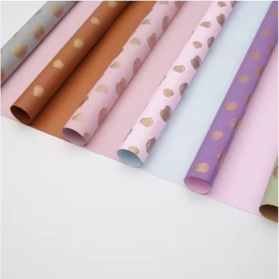 Un buen precio. Papel de envoltura de muchos colores para ramos personalizados Embalaje de regalo coreano a prueba de agua en línea
