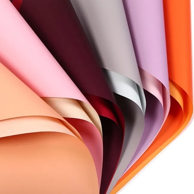 Un buen precio. Papel de envoltura de ramos de flores impermeable 58cm * 58cm personalizado para el mercado coreano en línea