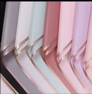 Un buen precio. Envase de flores de moda Phnom Penh OPP película de jalea transparente impermeable Buquete de papel de envoltura para flores frescas en línea