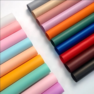 Un buen precio. Papel de envoltura de ramos florales sólidos Embalaje de flores impermeable para el suministro de floristas en línea