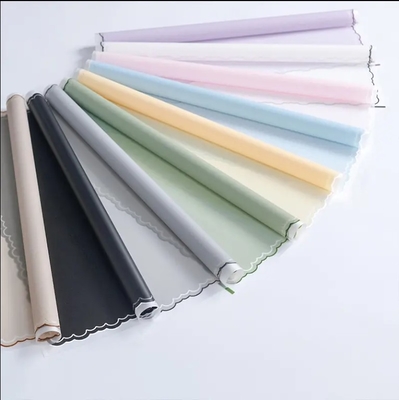 Un buen precio. 58CM * 58CM OPP Hojas de papel de envoltura floral para flores frescas Envases de regalo de ramo en línea