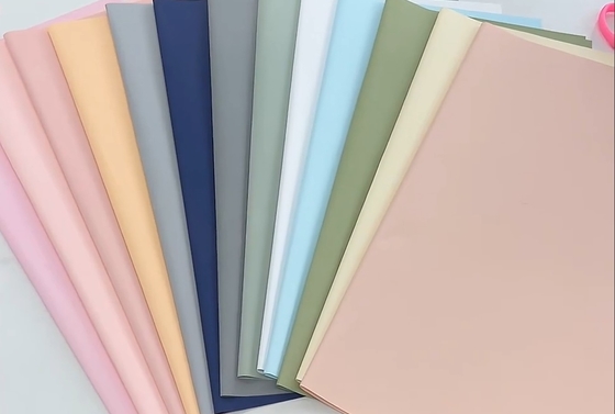 Buen precio 2024 Sinowrap Diseños de moda Papel de flores de plástico opaco coreano espesado para florista en línea