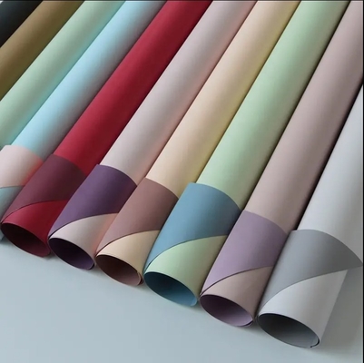 Buen precio 58CM * 58CM Papel de envoltura impermeable personalizado Envasado de caja de regalo para flores frescas en línea